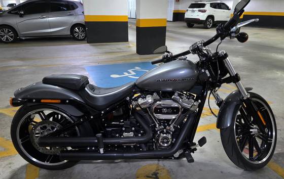 HARLEY-DAVIDSON SOFTAIL BREAKOUT 114 